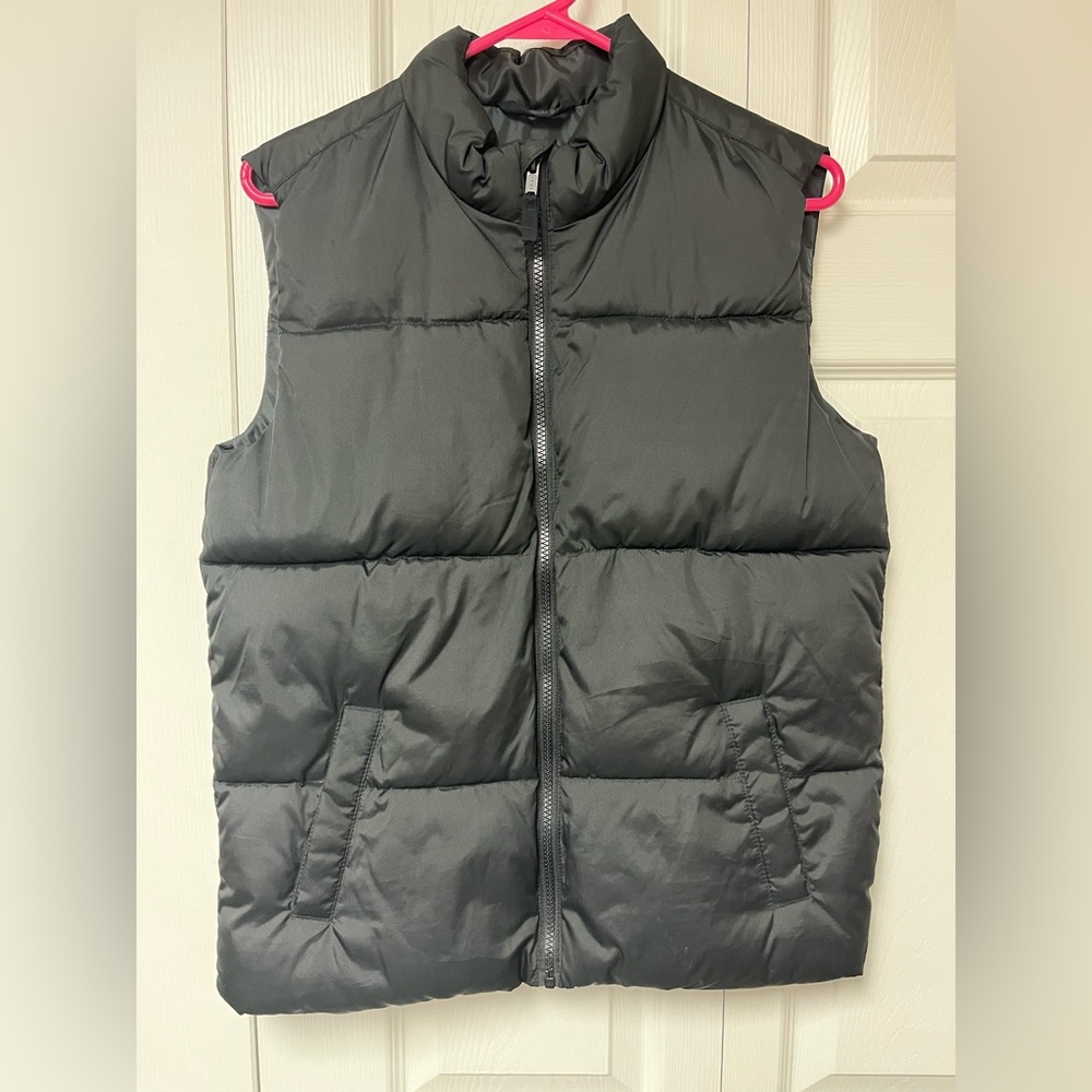 Black Old Navy kids puffer vest - size XL 14-16
